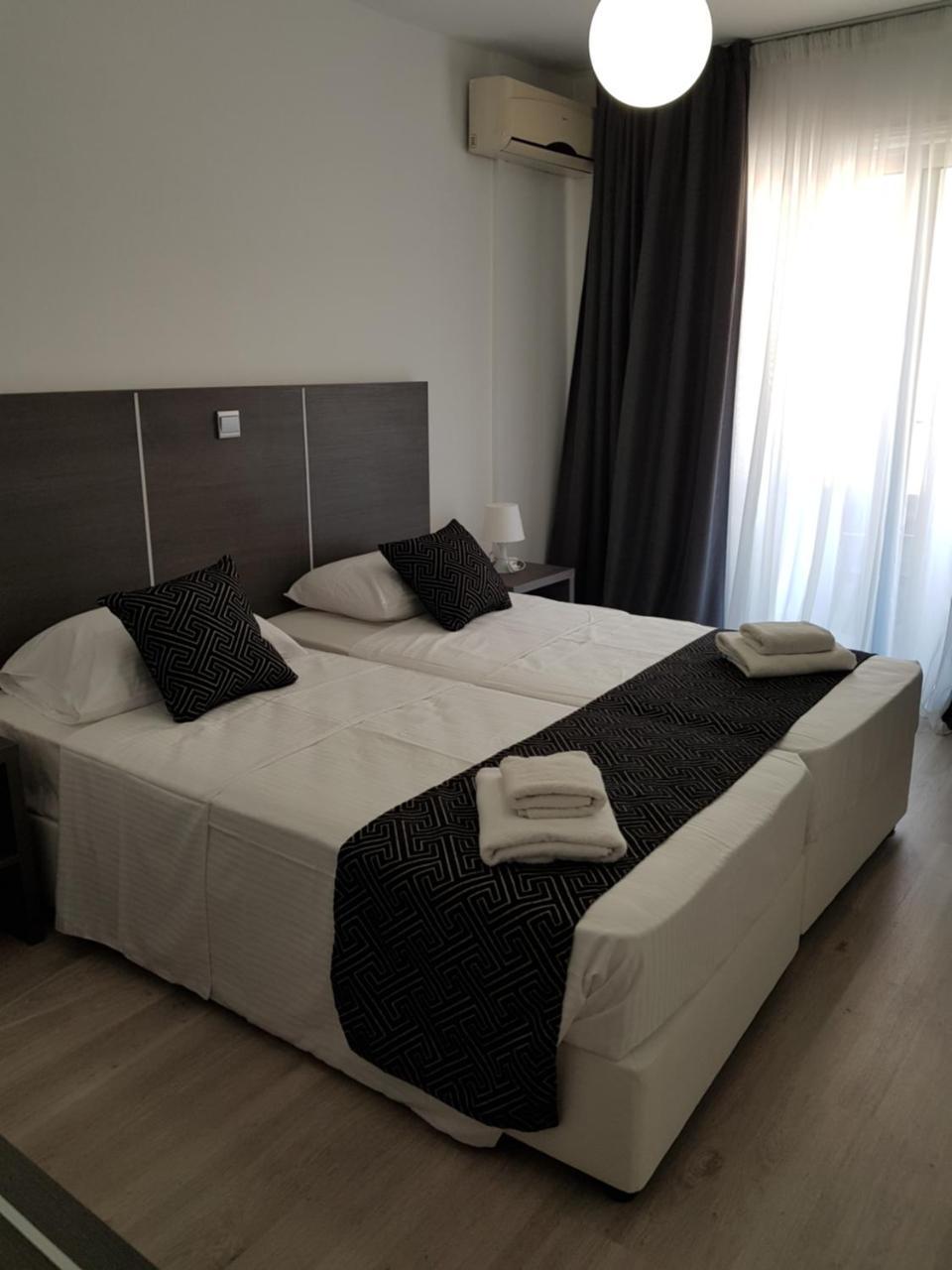 Les Palmiers Petrou Apartments Larnaca Bagian luar foto