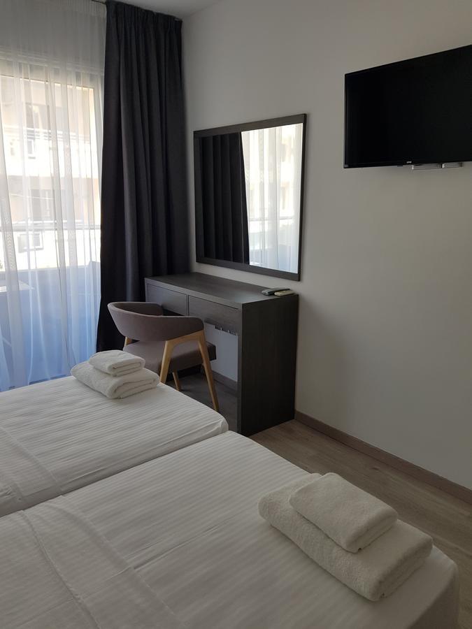 Les Palmiers Petrou Apartments Larnaca Bagian luar foto
